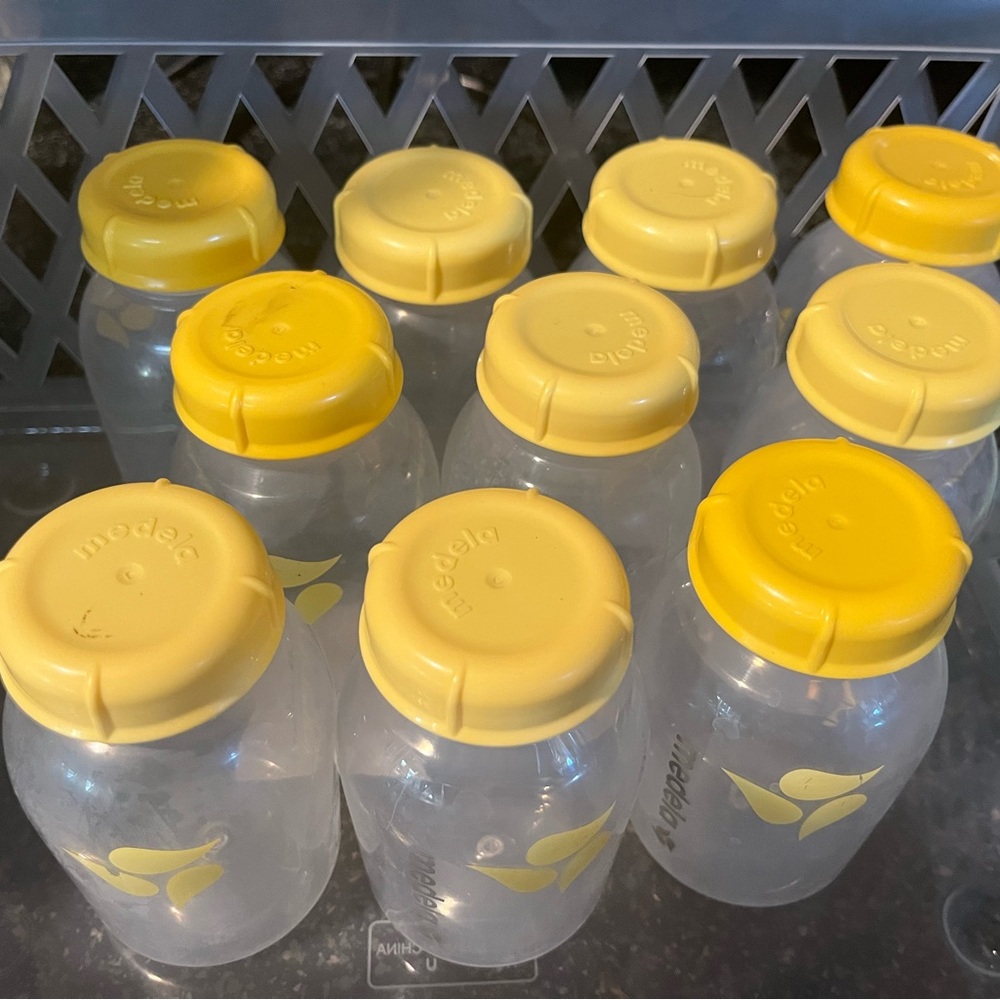 Medela Feeding Bottles with Yellow Caps